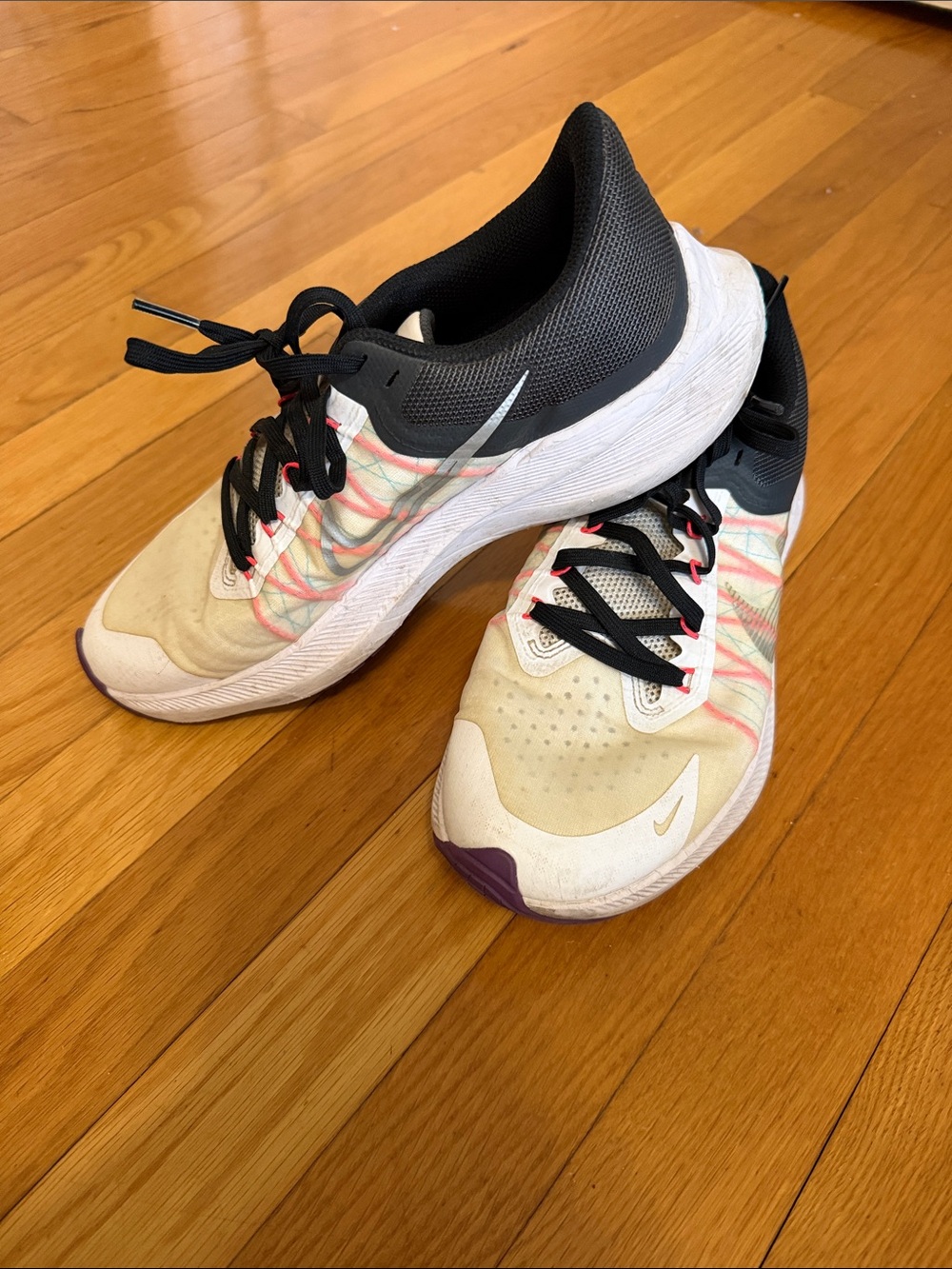 Nike Women's Zoom Winflo Running Sneakers